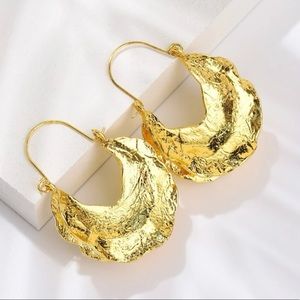 2$25⭐️ 18k Gold Earrings